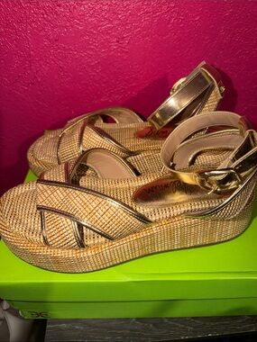 Sam Edelman Nylie Gold Raffia Platform Sandals 7 1/2. Worn once.